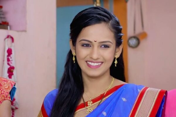 shivani baokar age